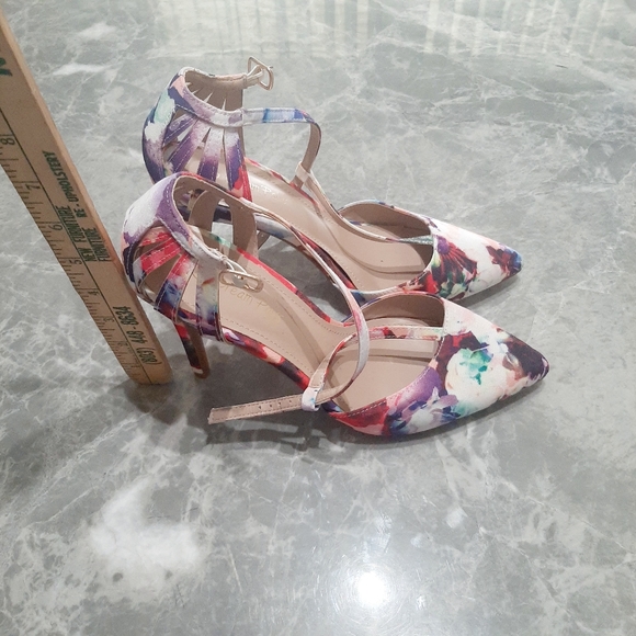 DREAMPAIRS Watercolor Floral Print Pointed Toe High Heels Strappy Women's SZ 8.5 - Picture 2 of 4